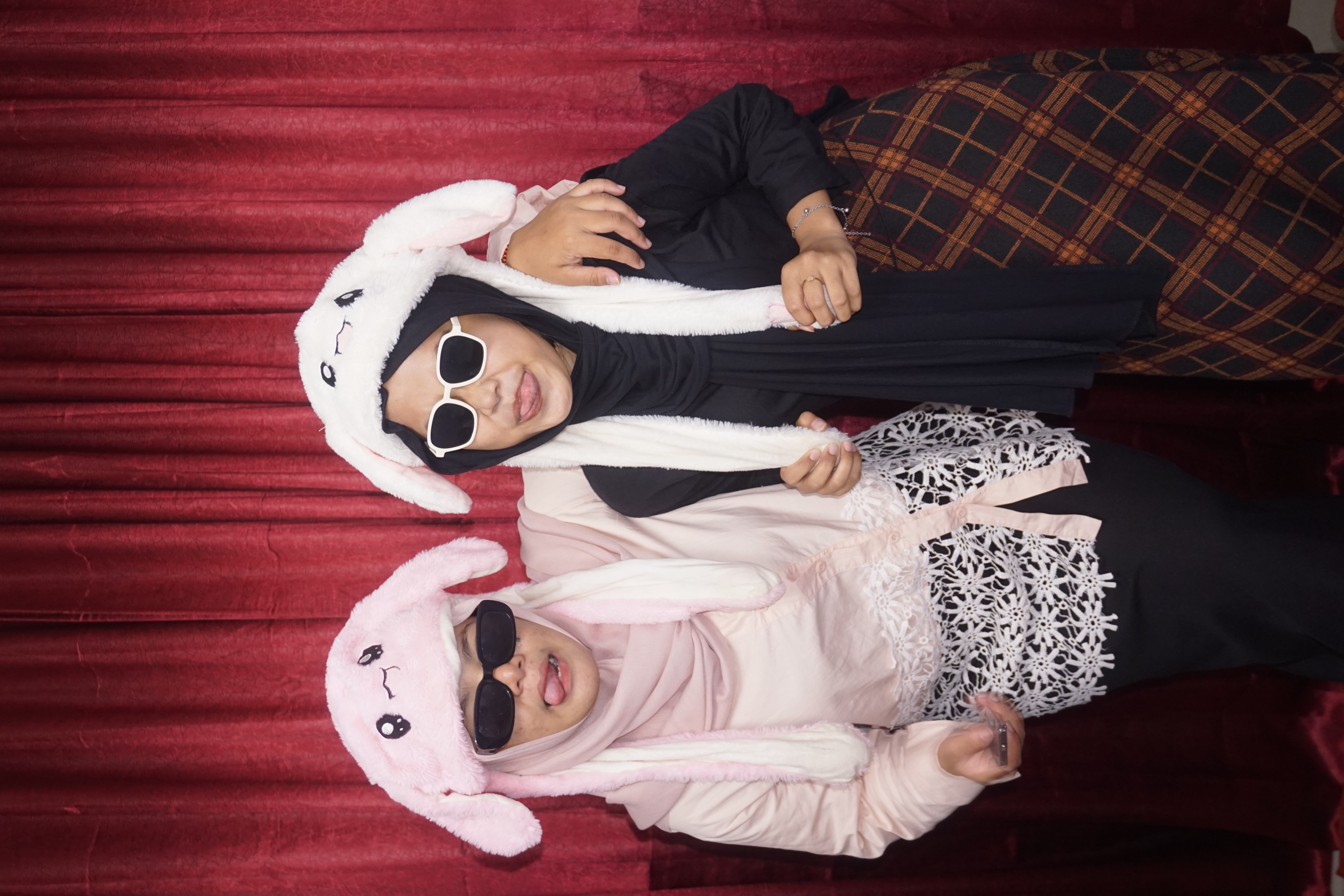 Self Red Velvet (Tirai Merah)